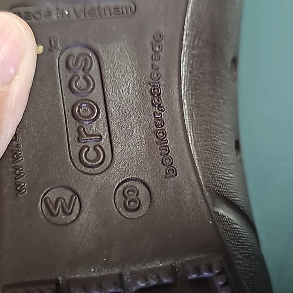 Crocks two tone brown. Rubber shoes. Size 8. Very good used condition. - Picture 4 of 8